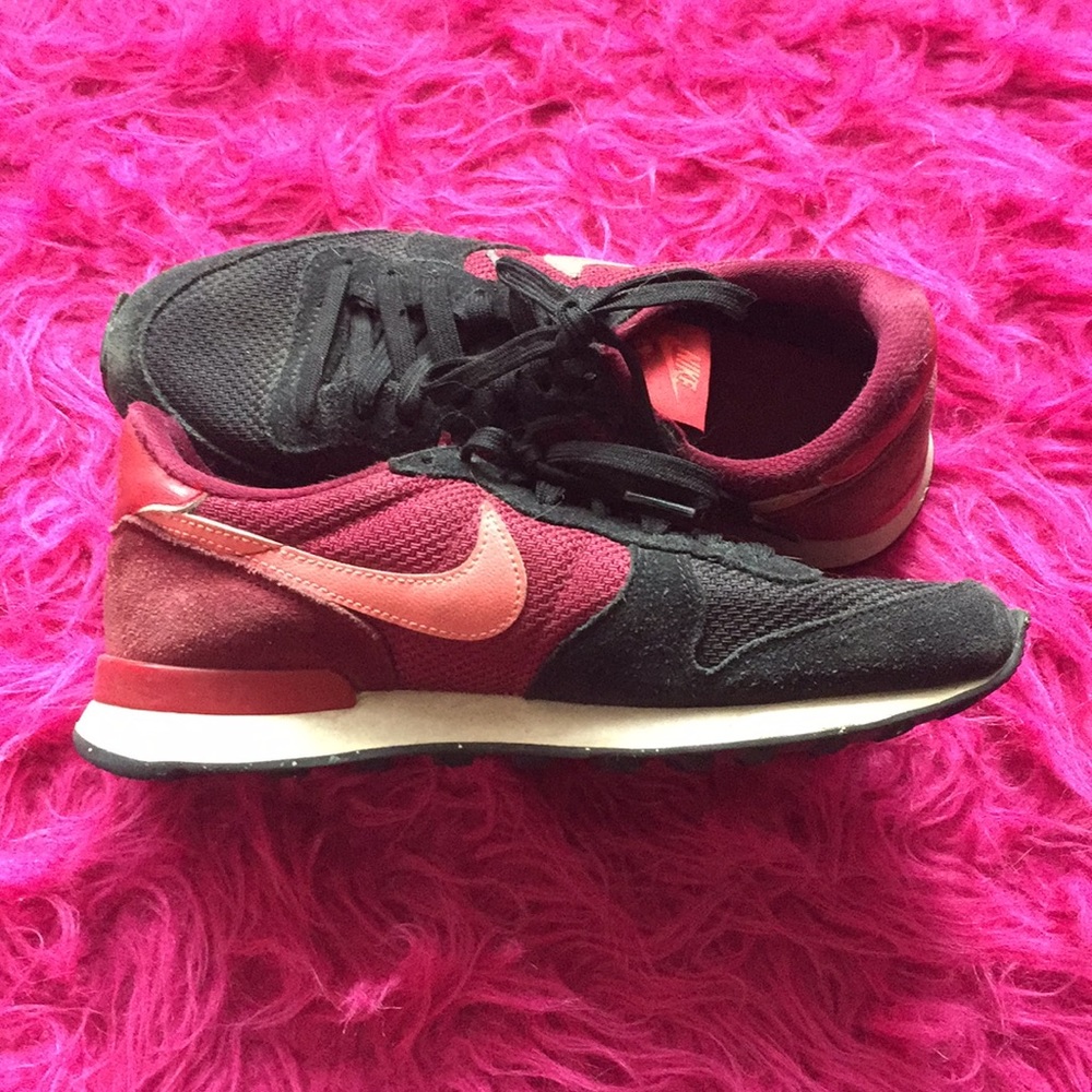 NIKE women’s 8